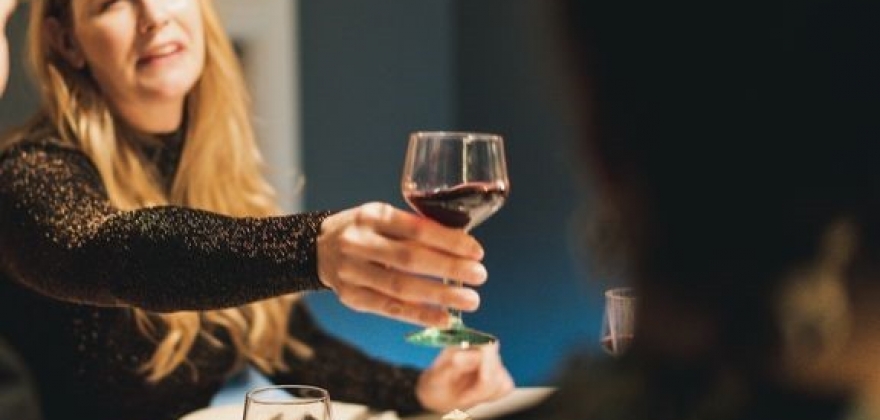 Ber foreldre drikke mindre i påsken