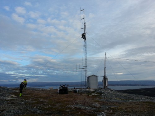 !Nye antenner på Sandviktoppen i Billefjord