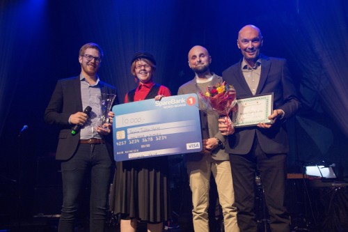!Fra venstre Chris-Thomas Jrgensen fra avdelingsstyret for kultur. Prisvinner Regine Toften Holst. Magnus Srdahl fra Sparebanken. Hans Paul Hansen fra Scandic. 