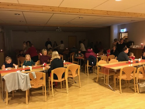 !Menighetshuset noen minutt over klokken 17 p 4. juledag. 
