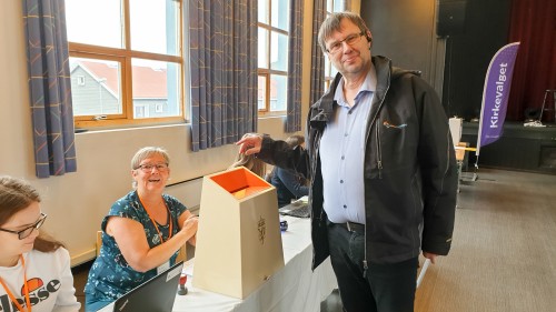 !Kringkastingssjfen brukte sin 53-rsbursdag til  avgi stemme ved kommune-, fylkesting-, og kirkevalget. 