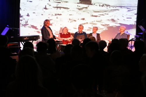 !fra venstre Knut Erik Jensen, Annie Mobakk, Odin Johansen, Ruth Amundsen og May Larsen.