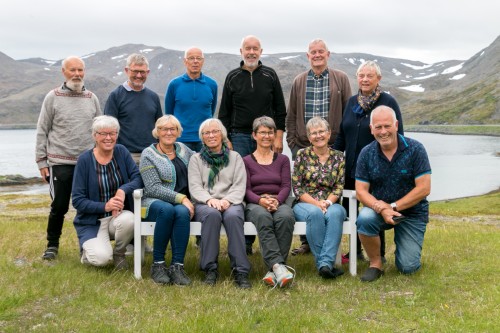 !Bak fra venstre: Reidar Stenrud Nilsen, Leiv Karsten Medhaug, Svein Lindy, Ivar Damman, yvind Tveit, Bergfrid F. Lindy. Foran fra venstre: Liv Ingunn Heie Medhaug, Norunn G Tveit, Liv F. Damman, Torunn Stenrud Nilsen, Reidun B Stordrange og Per S Stordrange.