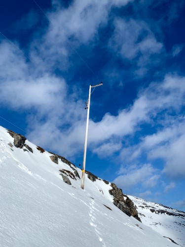 !Den skadde hyspentstokken ved Langvann sndag 28. mars 2021