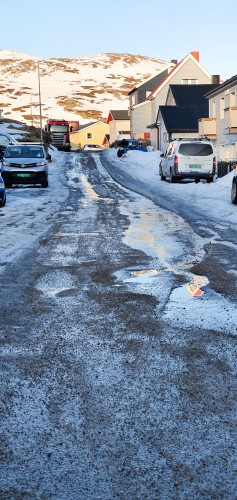 !Klubbveien i Honningsvg torsdag 7. april 2021