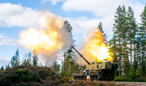 !Artilleri: Hrens og Brigade Nords nye artilleri K9 er med p velsen og skal for frste gang brukes i Finnmark.