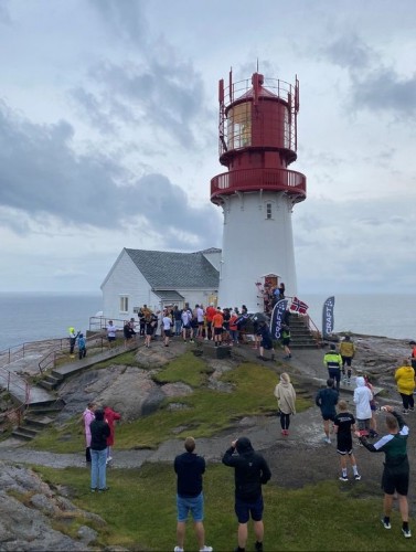 !Lindesnes mandag kveld. Godt oppmte da den nye rekordholderen kom i ml. 