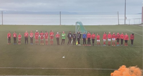 !Presentasjon av spillerne av speaker fr avspark. (Foto: Fotballgruppa) 