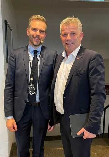 !fra venstre ordfrerkandidat for Nordkapp Ap Jan Morgen Hansen og fiskeriminister Bjrnar Skjran (Ap)