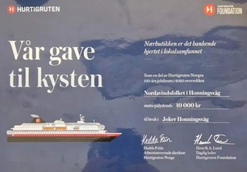 !Diplom delt ut da Richard With kom til kai i Honningsvg torsdag formiddag. 