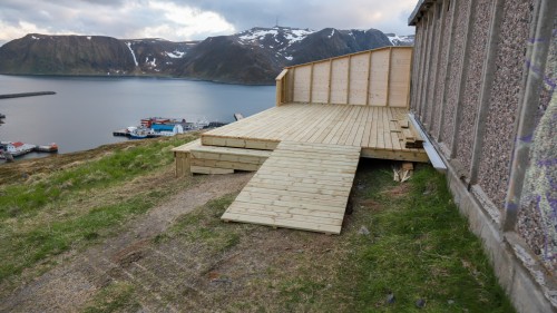 !Torsdag var plattingen og levegg nesten ferdig