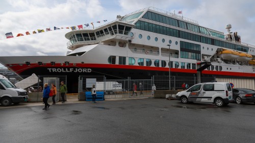 !Trollfjord, Svalbard-cruise, i Honningsvg. 