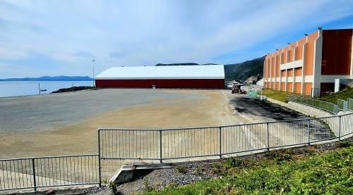 !Honningsvg stadion gjres klart for nytt kuntgress.