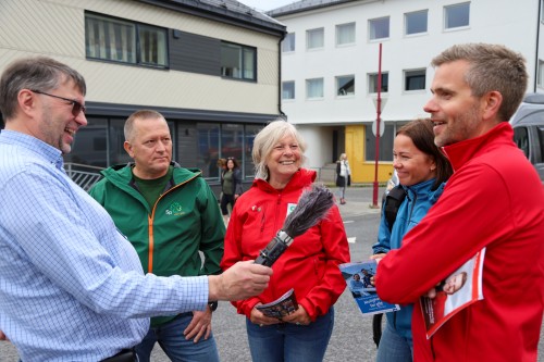 !Ordfrerkandidatene, Posthuskrysset lrdag 12. august 2023. Fra venstre Raymond Elde, Tor Mikkola, Trudy Engen, Sirin Hyen og Jan Morten Hansen.