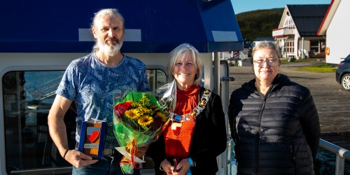 !I september var Radio Nordkapp samme med Trudy for  markere ny bt til Skarsvg. Fra venstre: Raimond Nygrd, Trudy Engen og Sissel Nygrd.