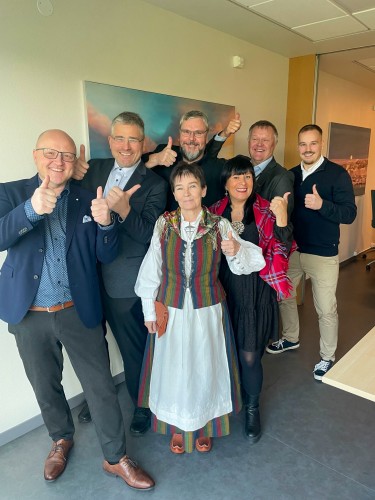 !Bilde f.v.: Thomas Arild Mlmann, Geir Thrane, Tordis Beate Opdahl, Magne Ek, Dagny Olaussen, Kjetil Romsdal og Jan-Arvid Arnesen. (Foto: Vanja Terentieff)