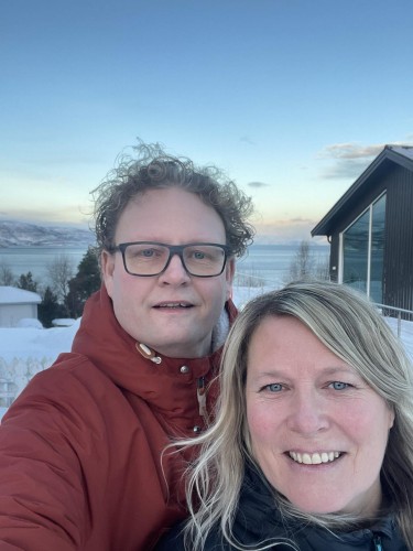 !Rune Berg og Eileen Welde Pettersen flytter tilbake til Honningsvg. (Foto: Privat)