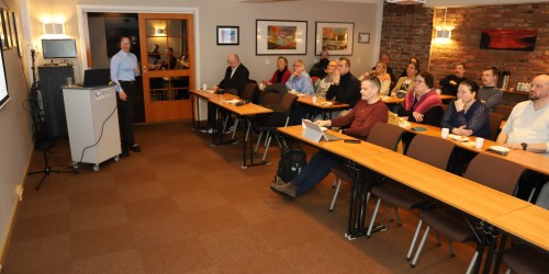 !25 personer var m�tt fram til m�tet. 