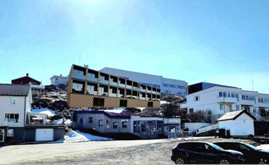 !Hyblene plassert i omrde mellom den videregende skole og tannklinikken.