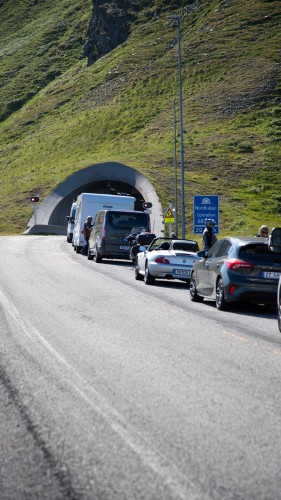 !Ventetid for  slippe igjennom Nordkapptunnelen.