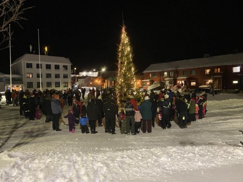 !Tenning av julegrana 2024. (Arkivfoto)