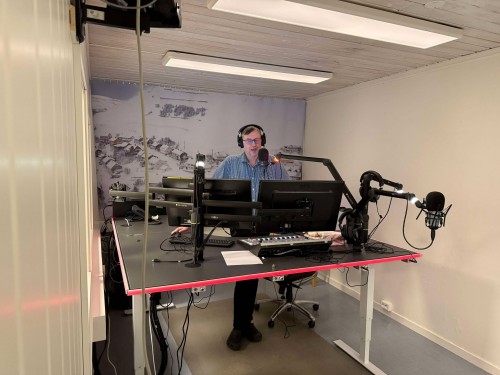 !Raymond Elde i studio 1, i ny radioen, Nordkappgt.1B, i januar 2025
