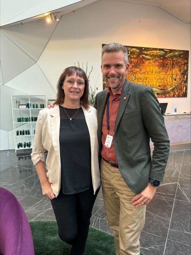 !(fv) Monica Nielsen, ordfrer i Alta og 3.kandidat til Stortinget, AP Jan Morten Hansen, ordfrer i Nordkapp og leder i Vest-Finnmark Rdet, Ap, frykter at stortinget ikke vedtar besksbidrag fr sommerferien.