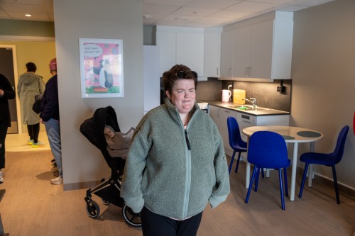 !Susanne Ulriksen viser stolt fram sin nye leilighet.