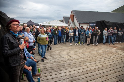 !Festivalgjester torsdag under pningen. 
