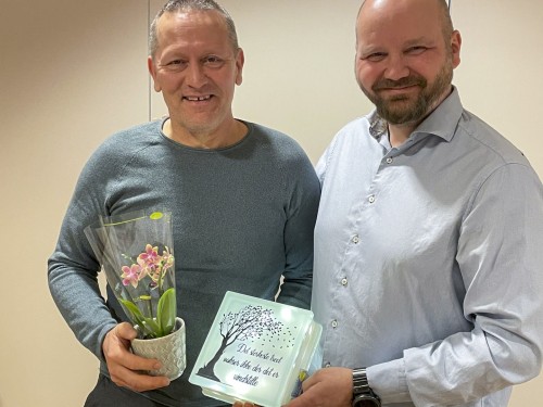 !Til venstre: Tor Mikkola og ny leder Ole-Ronny Indrøy