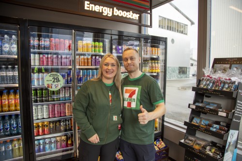!Celina Løvik og Einar Guttormsen, eierne av selskapet som driver 7‑Eleven i Honningsvåg.