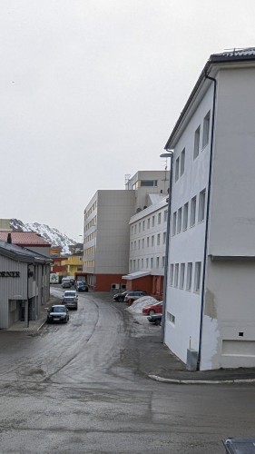 !Fiskeriveien i Honningsv�g by