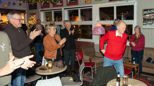 !Stående applaus da det ble kjent at John Gunnar ble tildelt Gullklypa.