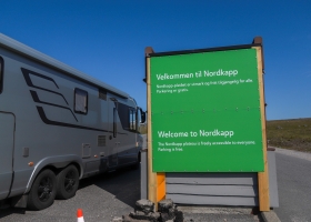 nordkapplatskilt1