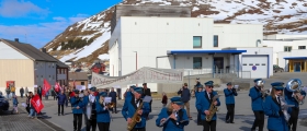 Tradisjonell 1. mai-feiring i Honningsvåg Tradisjonell 1. mai-feiring i Honningsvåg