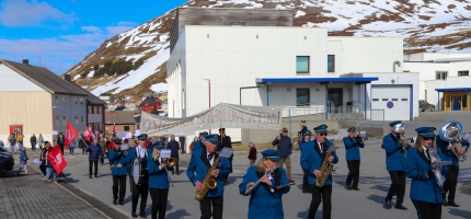Tradisjonell 1. mai-feiring i Honningsvåg Tradisjonell 1. mai-feiring i Honningsvåg