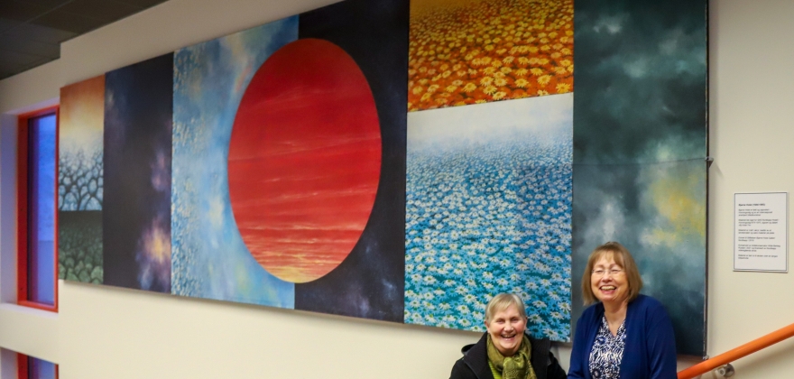 Viser fram Bjarne Holst Viser fram Bjarne Holst