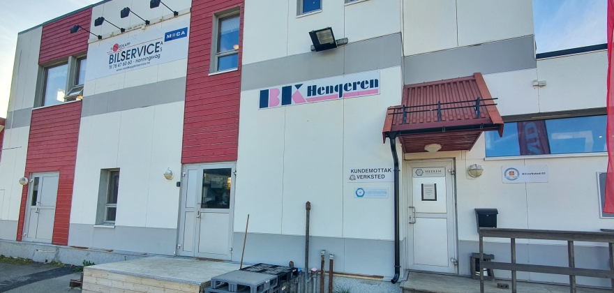 Selger bingoblokker på kundemottaket  Selger bingoblokker på kundemottaket