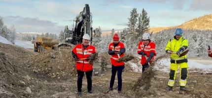 Firkløver tok første spadetak Firkløver tok første spadetak