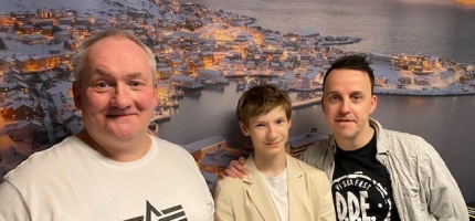 Turnrevyen samlet inn 43 650 kroner til Radio Nordkapp Turnrevyen samlet inn 43 650 kroner til Radio Nordkapp