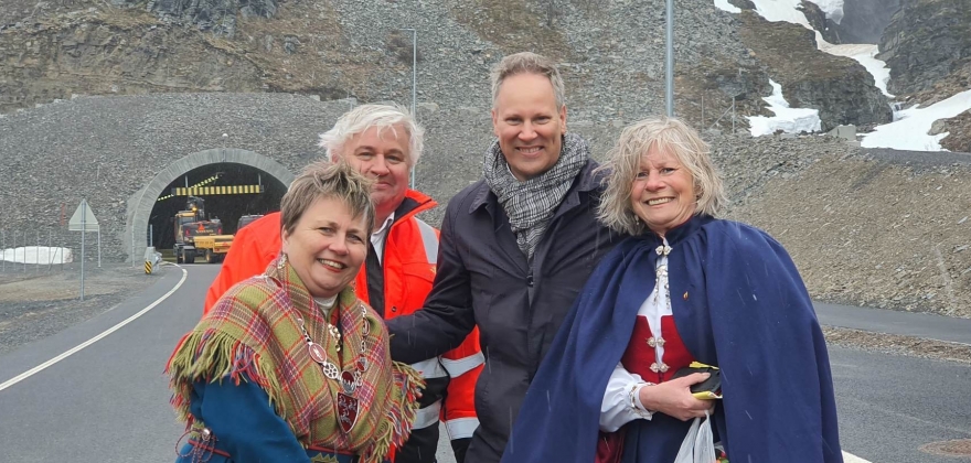 Den nye Skarvbergtunnelen er åpnet  Den nye Skarvbergtunnelen er åpnet