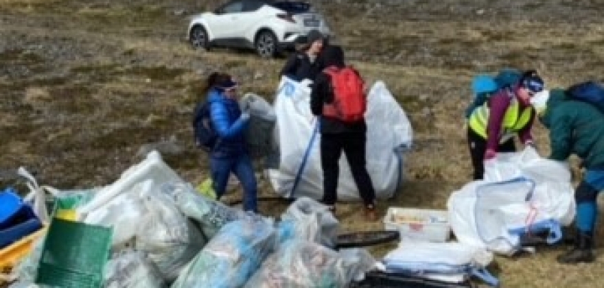 Elever plukket søppel i Tufjord  Elever plukket søppel i Tufjord