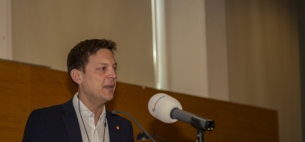 Rafaelsen gjenvalgt som Ap-leder i Finnmark Rafaelsen gjenvalgt som Ap-leder i Finnmark