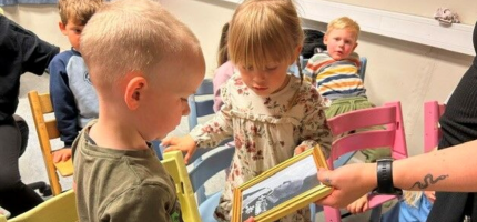 Unger i Nordvågen: Hvorfor skal ikke Kong Haralds kiste i jorden? Unger i Nordvågen: Hvorfor skal ikke Kong Haralds kiste i jorden?