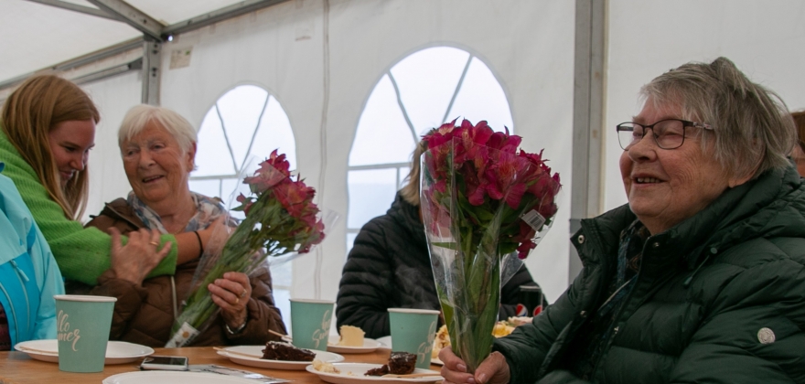 Hedersbenk til husmorlaget Hedersbenk til husmorlaget