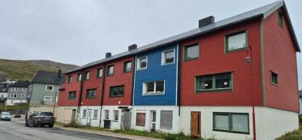 Fylkeskommunen anbefaler helhetlig fargesettingsplan for rekkehuset Fylkeskommunen anbefaler helhetlig fargesettingsplan for rekkehuset