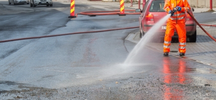 Ber kommunen fjerne grus nå Ber kommunen fjerne grus nå