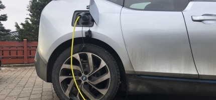 Slår alarm om nordmenns ladevaner Slår alarm om nordmenns ladevaner