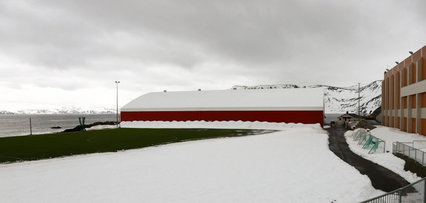 Snen har smeltet kjempefort p Honningsvg stadion