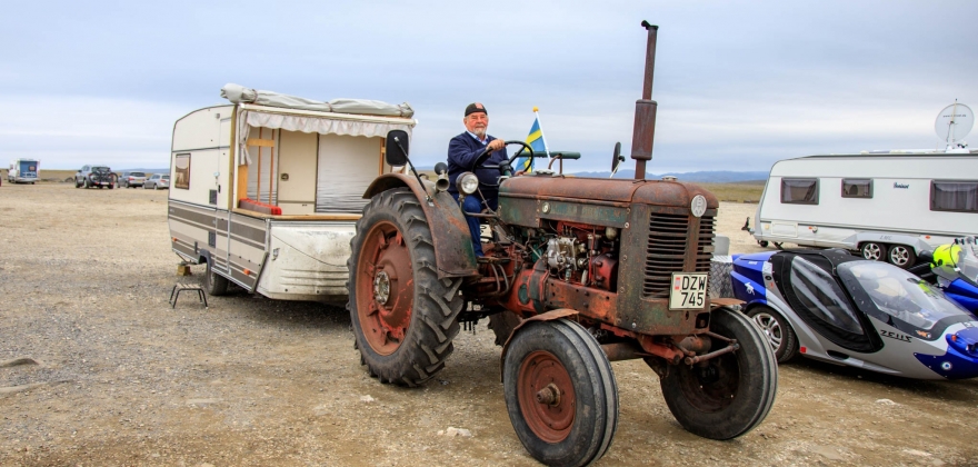 Med traktor og campingvogn til Nordkapp 